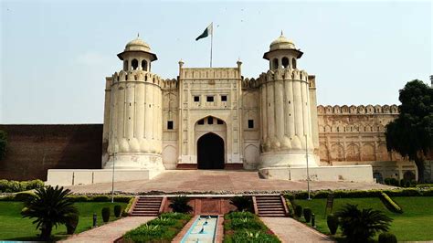 lahore fort architectural style.